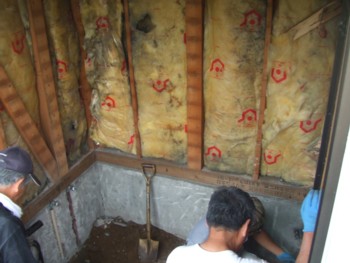 浴室内だけ、基礎が50cm程上がっていると、土台・柱等の湿気による腐朽は非常に少ないです。